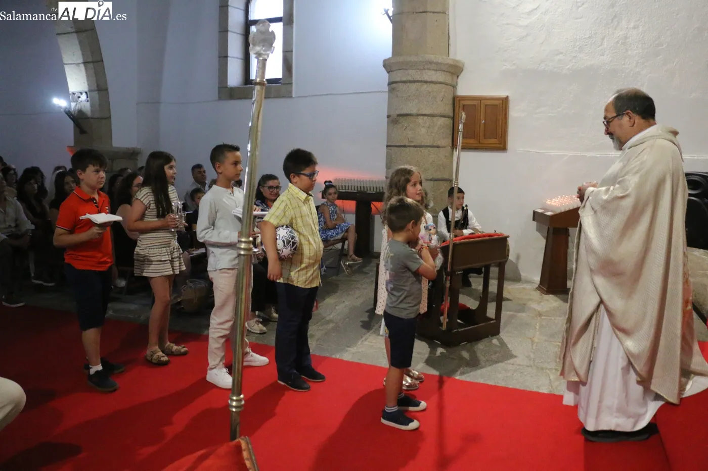 Procesión de bajada de la Virgen del Socorro en Vitigudino / CORRAL