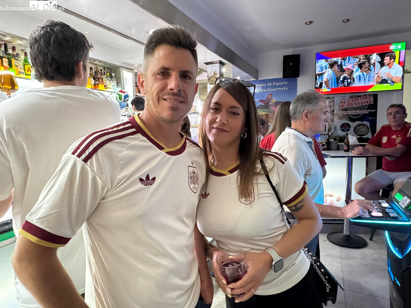Foto 10 - El pueblo unido por una pasi&oacute;n y un solo grito: &iexcl;Vamos, Espa&ntilde;a!