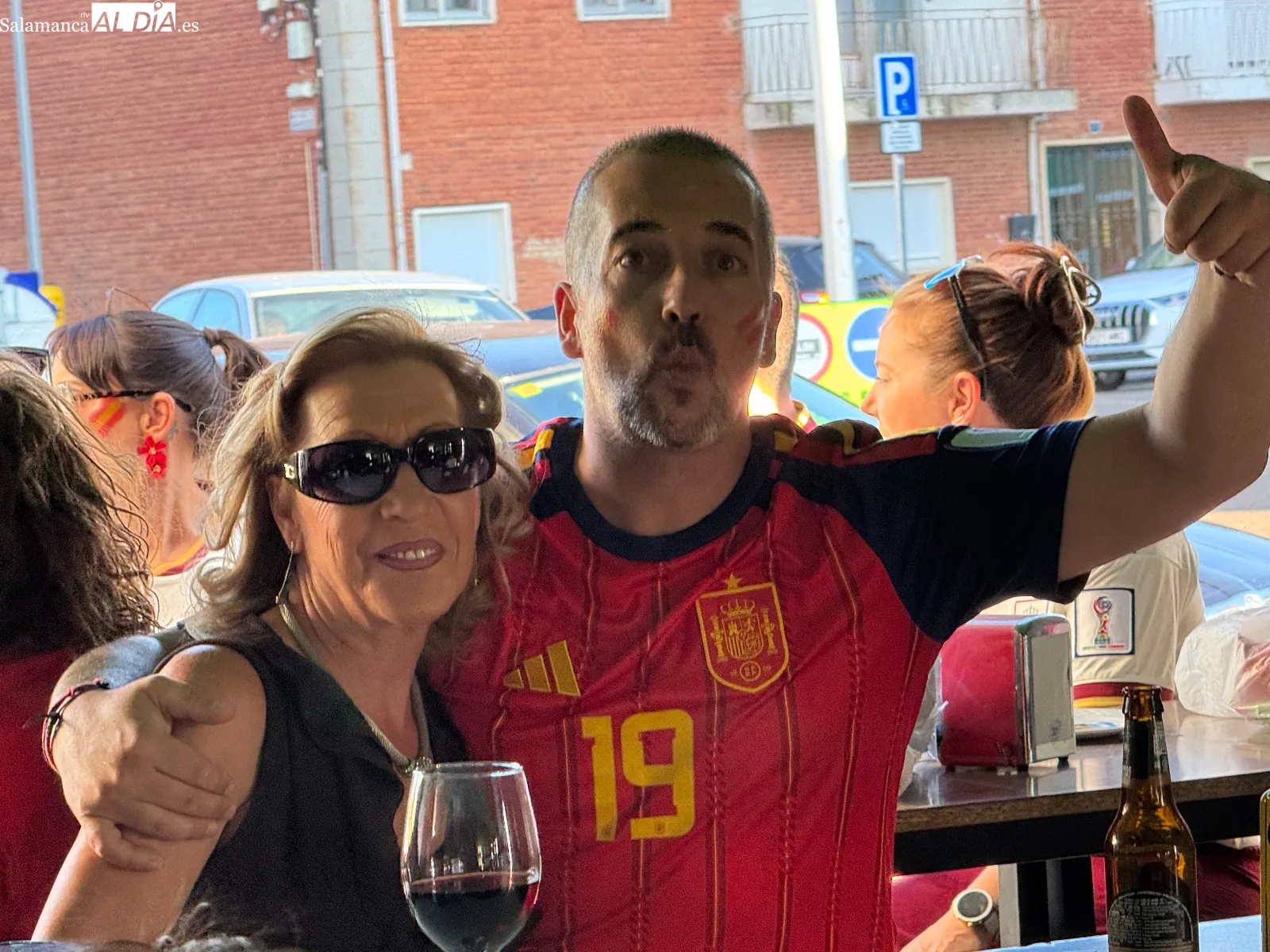 Foto 9 - El pueblo unido por una pasi&oacute;n y un solo grito: &iexcl;Vamos, Espa&ntilde;a!