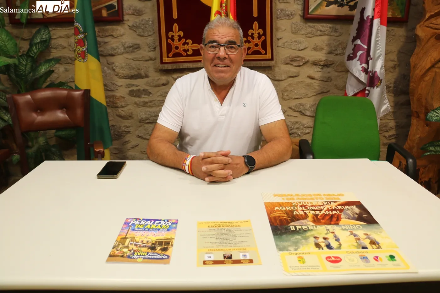 El presidente de la Diputación estuvo acompañado, en la visita a la residencia, del alcalde y teniente de alcalde y del director del centro / CORRAL
