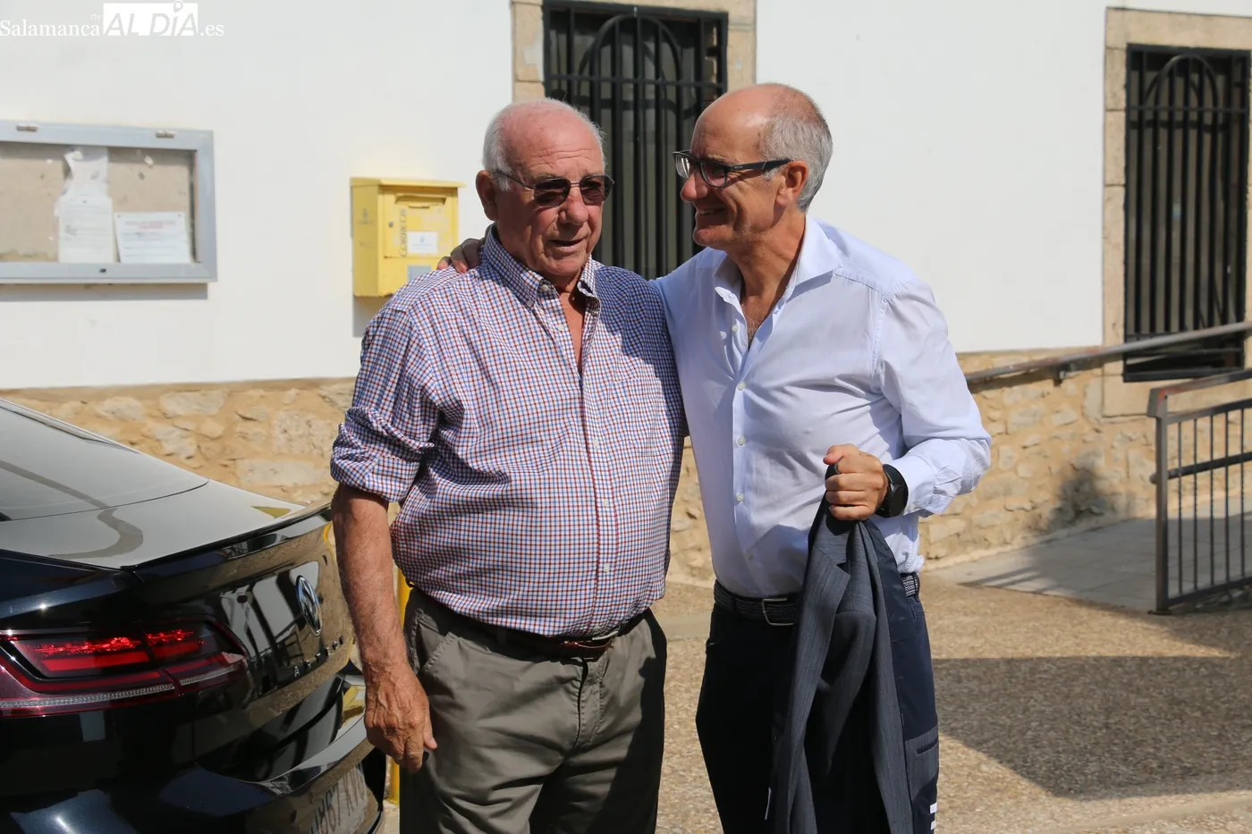 El presidente de la Diputación estuvo acompañado, en la visita a la residencia, del alcalde y teniente de alcalde y del director del centro / CORRAL