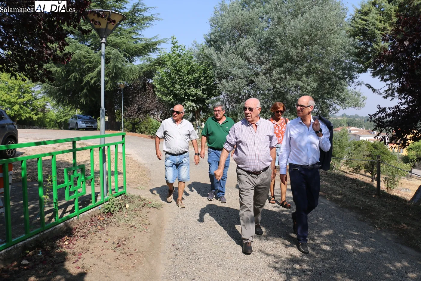 El presidente de la Diputación estuvo acompañado, en la visita a la residencia, del alcalde y teniente de alcalde y del director del centro / CORRAL