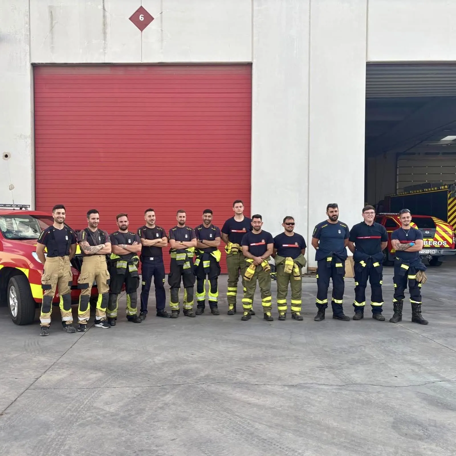 Foto 3 - Un veh&iacute;culo del parque de Pe&ntilde;aranda se suma al gran operativo de Bomberos de la Diputaci&oacute;n la lucha contra el incendio de &Aacute;vila