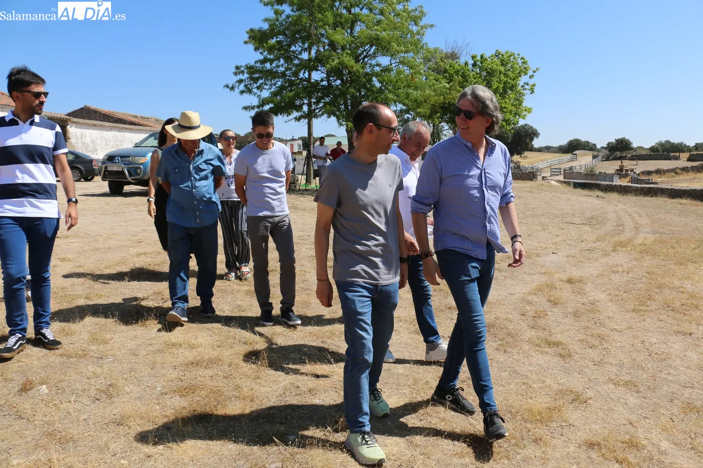Visita de Carlos Martínez a la finca Rollanejo en El Cubo de Don Sancho / CORRAL