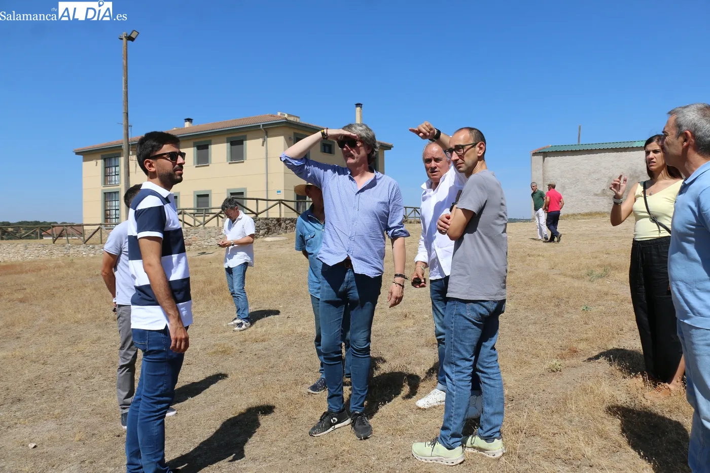 Visita de Carlos Martínez a la finca Rollanejo en El Cubo de Don Sancho / CORRAL