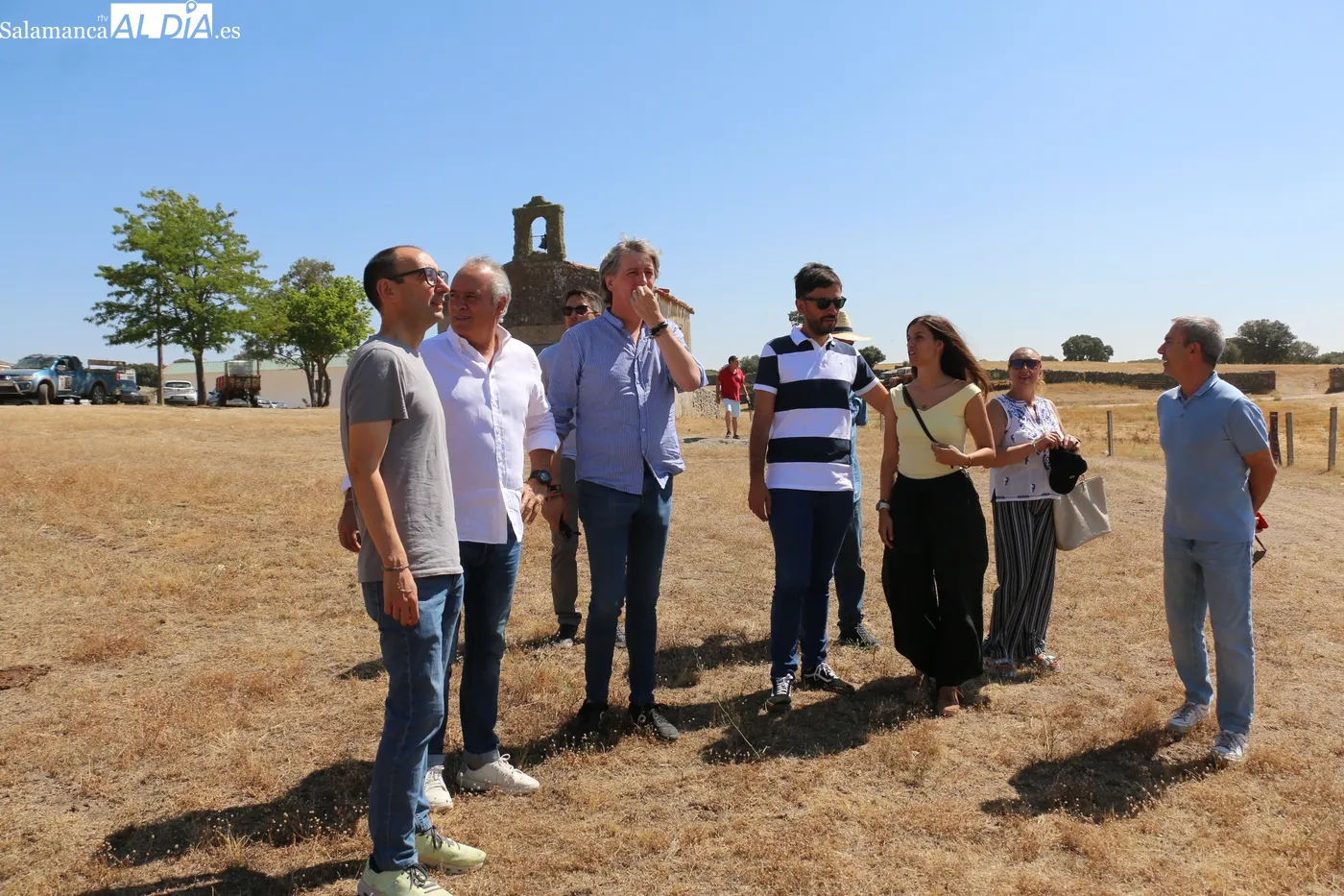 Visita de Carlos Martínez a la finca Rollanejo en El Cubo de Don Sancho / CORRAL