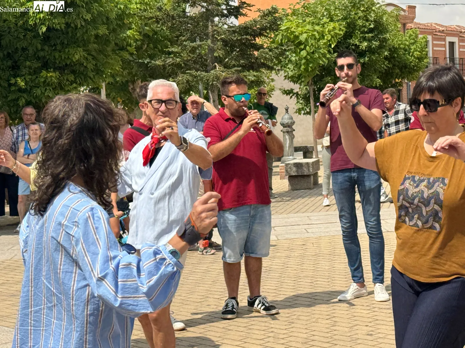 Foto 2 - Macotera re&uacute;ne tradici&oacute;n y folclore internacional en el arranque de su I Feria de Artesan&iacute;a