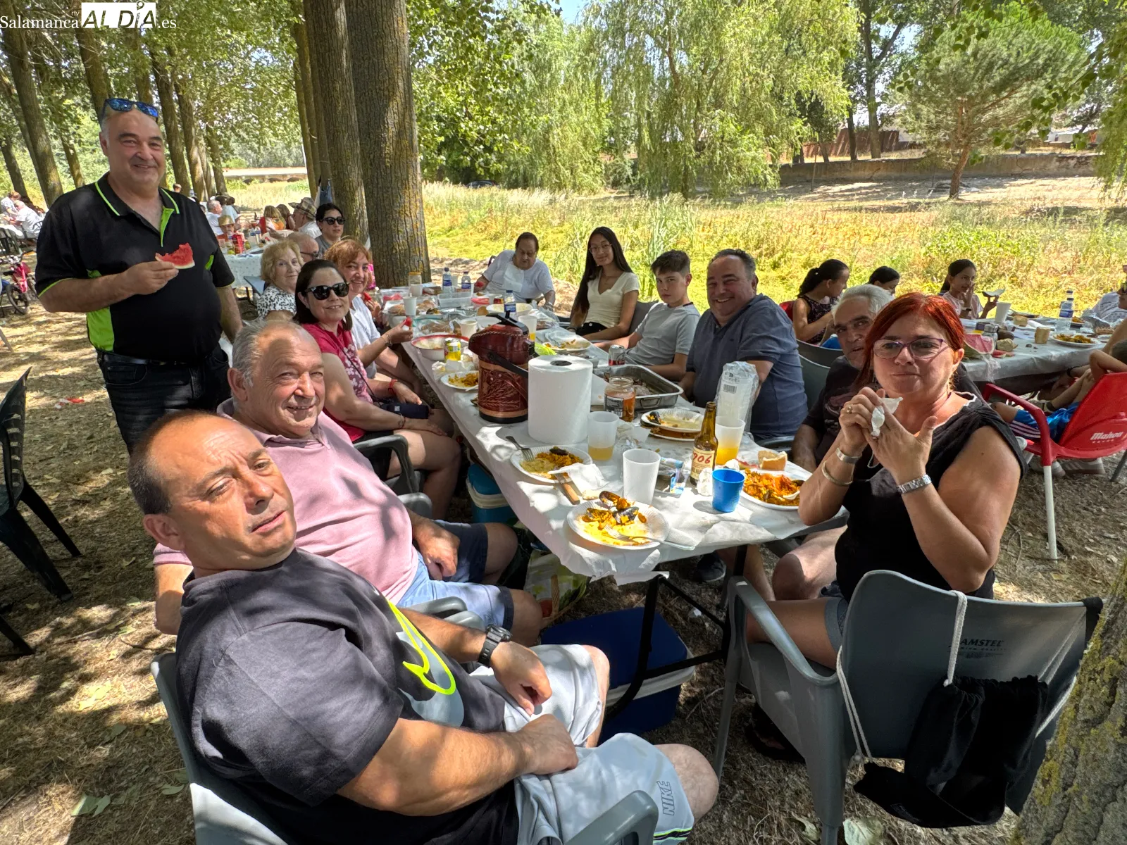 Foto 10 - Santiago de la Puebla despide sus fiestas con una multitudinaria paellada solidaria