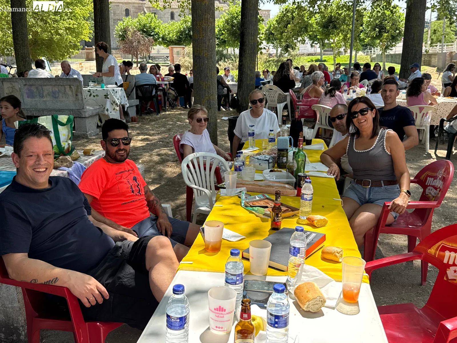 Foto 6 - Santiago de la Puebla despide sus fiestas con una multitudinaria paellada solidaria