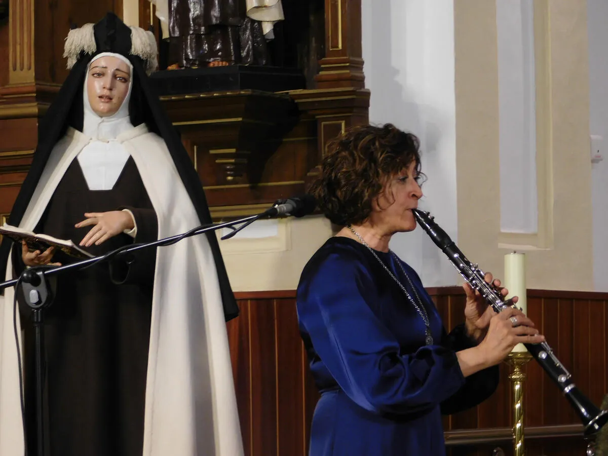 Alba de Tormes acoge una emotiva representación teatral dedicada a San Juan de la Cruz