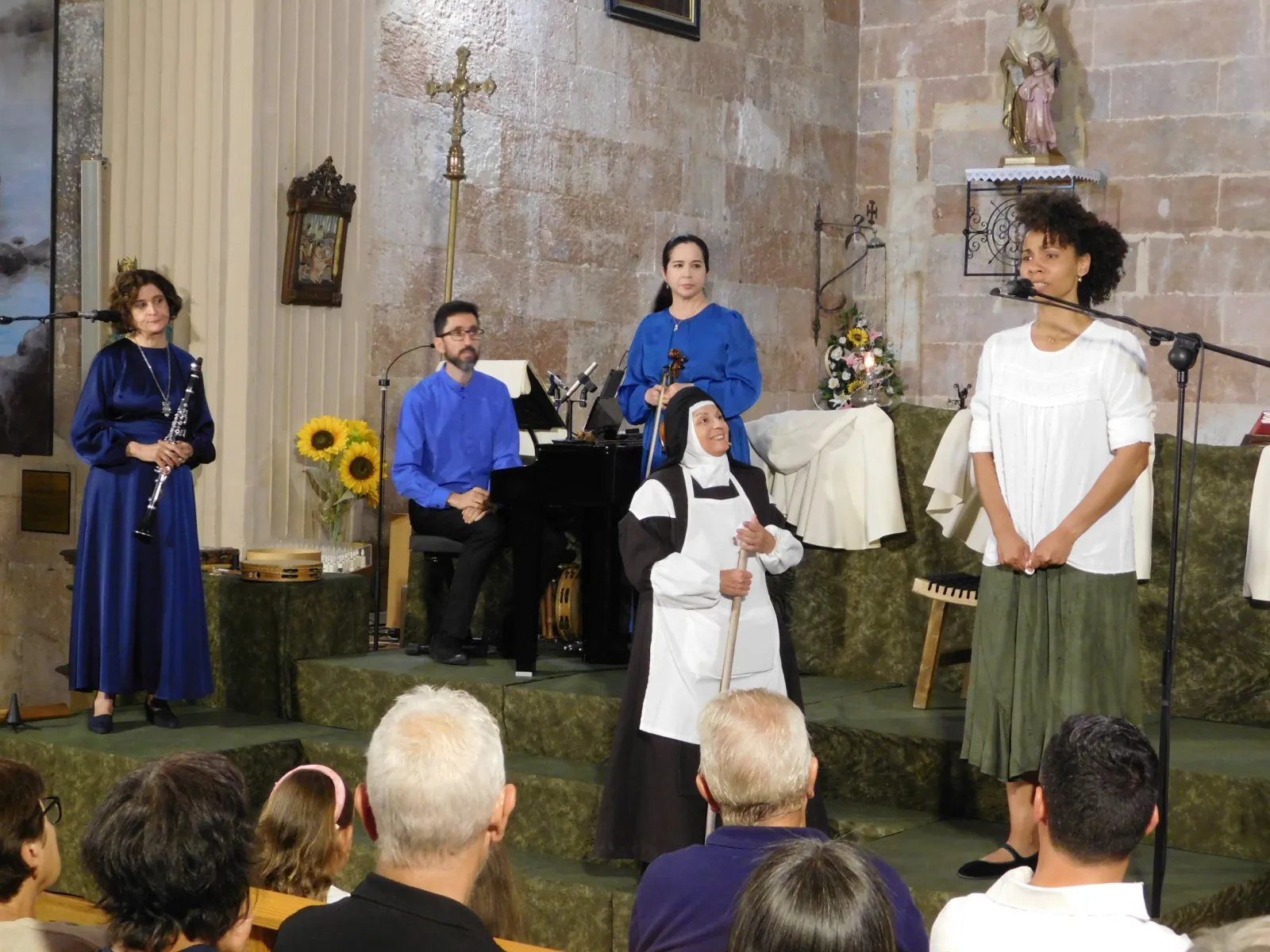 Foto 3 - La Vell&eacute;s inaugura su Semana Cultural con la representaci&oacute;n de 'Juan, el esp&iacute;ritu del amor'