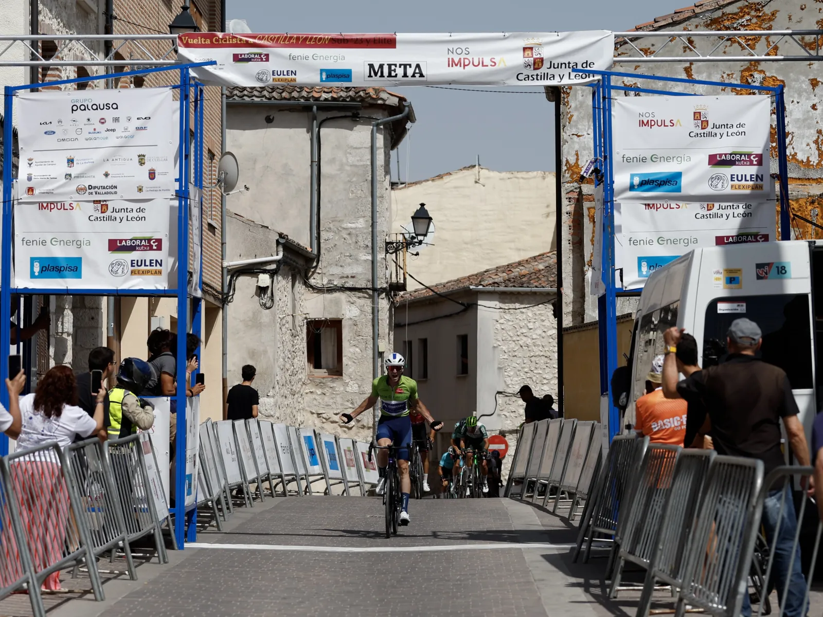 Foto 3 - Luke Valenti lidera la Vuelta a Castilla y Le&oacute;n tras imponerse en la segunda etapa en Cu&eacute;llar