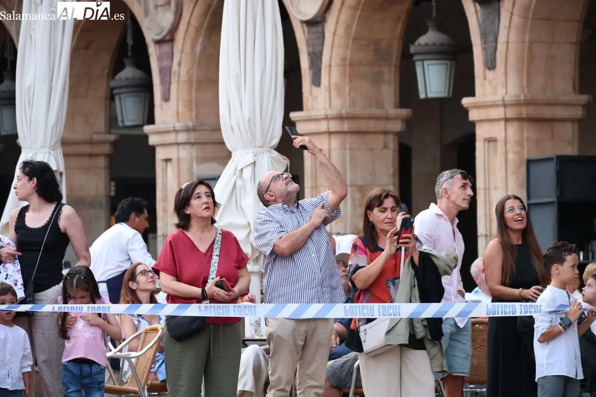 La Mariseca ya corona la Plaza Mayor de Salamanca | FOTOS: David Sañudo