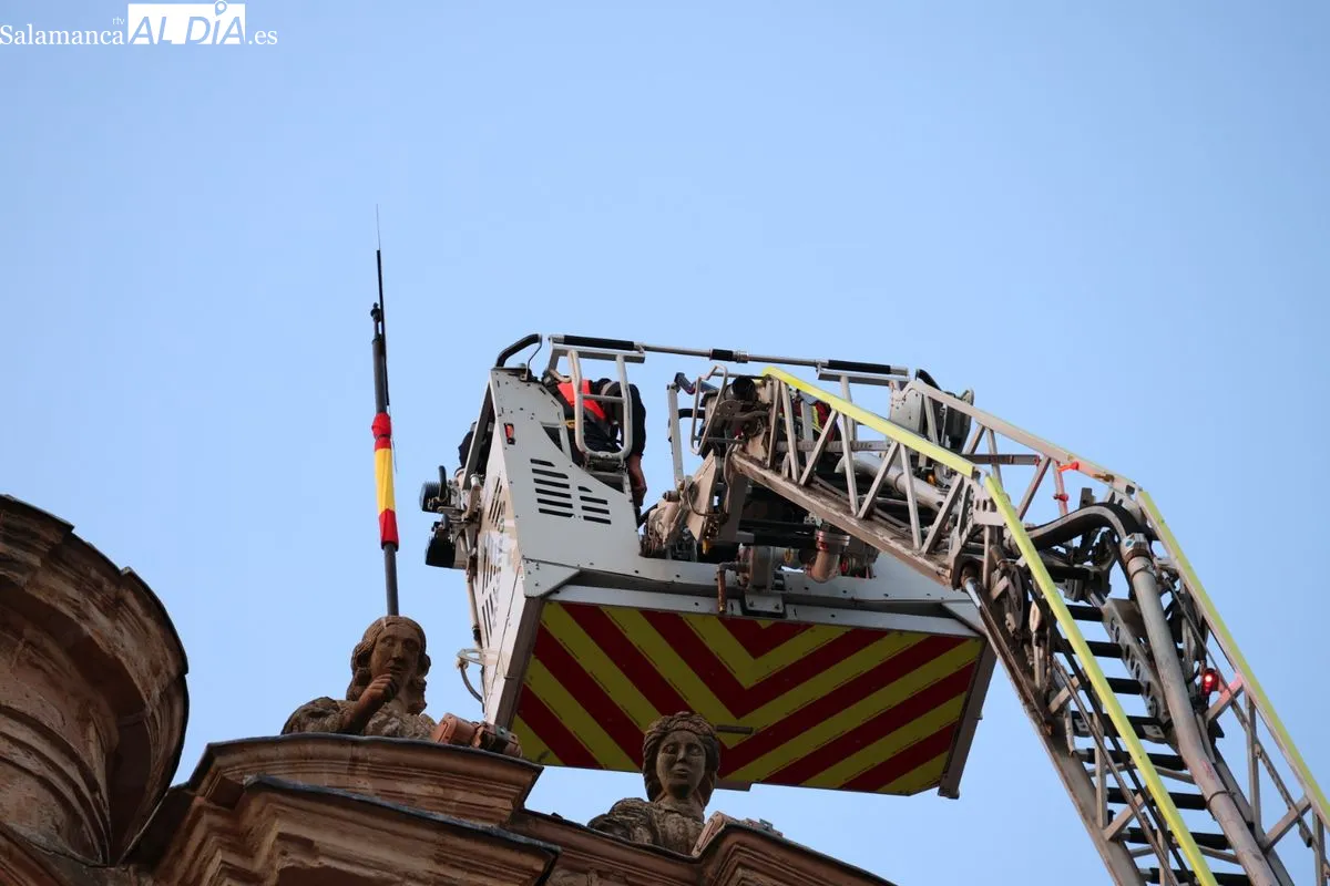 La Mariseca ya corona la Plaza Mayor de Salamanca | FOTOS: David Sañudo