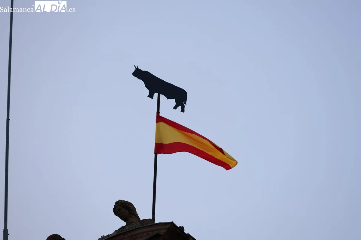 La Mariseca ya corona la Plaza Mayor de Salamanca | FOTOS: David Sañudo