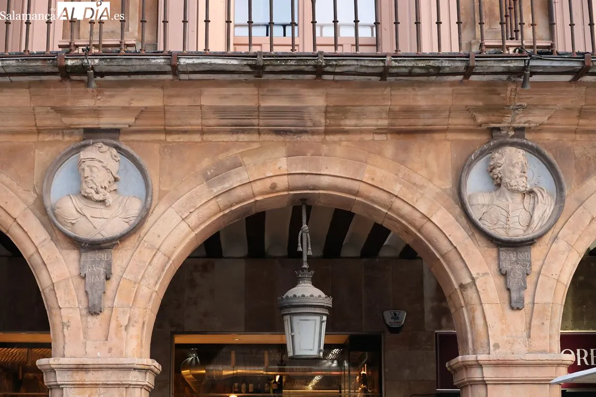 Los medallones de la Plaza Mayor de Salamanca: arte e historia esculpida sobre piedra | Fotos: David Sañudo