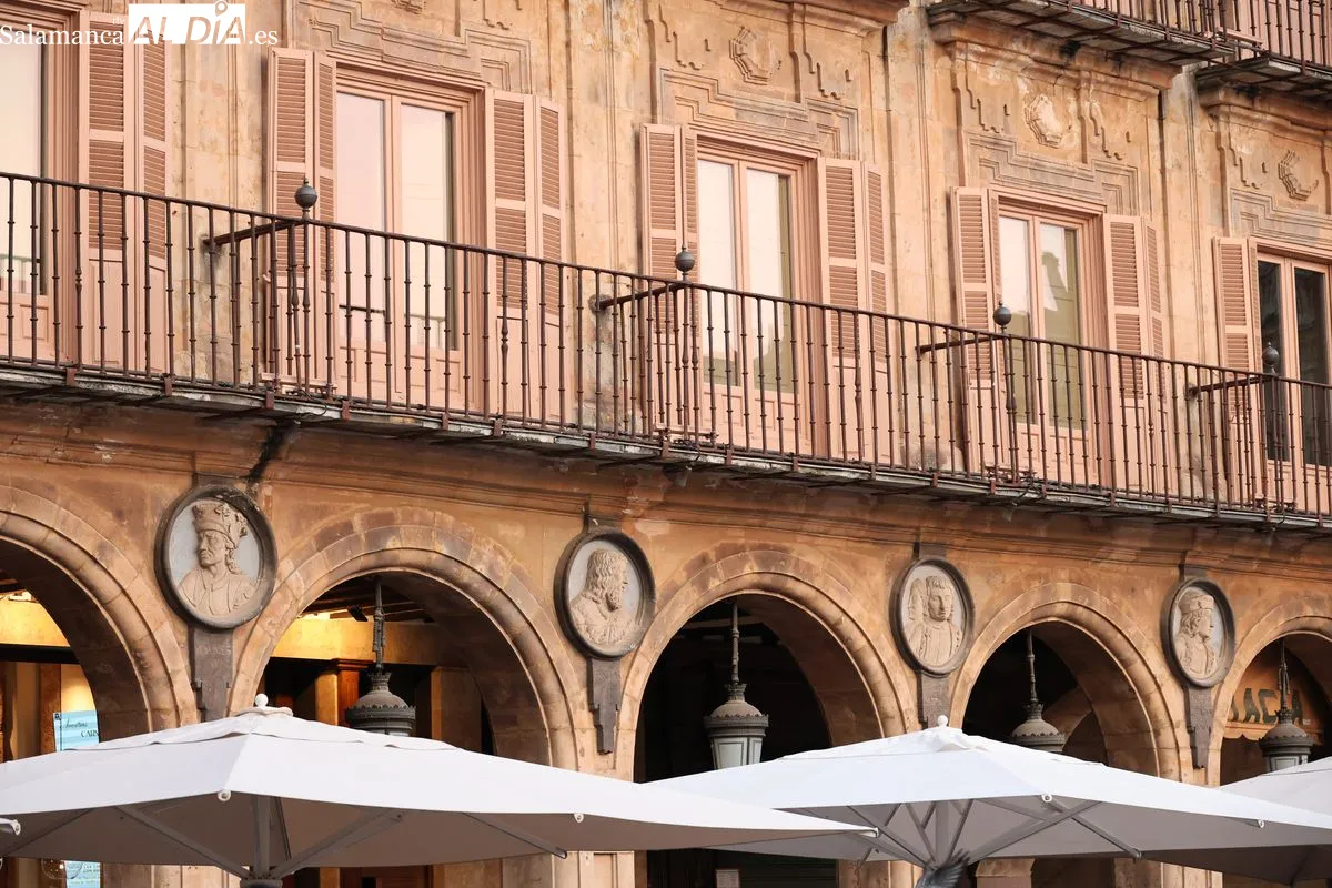Los medallones de la Plaza Mayor de Salamanca: arte e historia esculpida sobre piedra | Fotos: David Sañudo