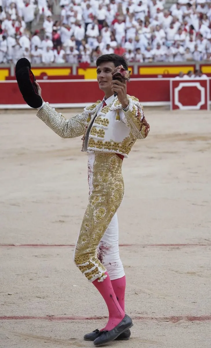 Foto 5 - FOTOS | Diosleguarde corta una oreja de peso en su debut en Pamplona