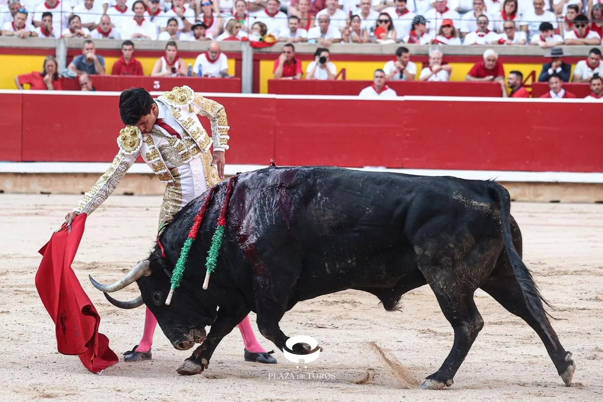 Foto 6 - FOTOS | Diosleguarde corta una oreja de peso en su debut en Pamplona