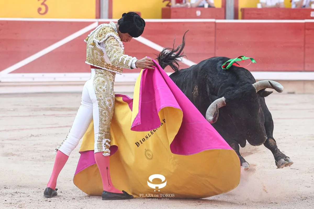 Foto 9 - FOTOS | Diosleguarde corta una oreja de peso en su debut en Pamplona
