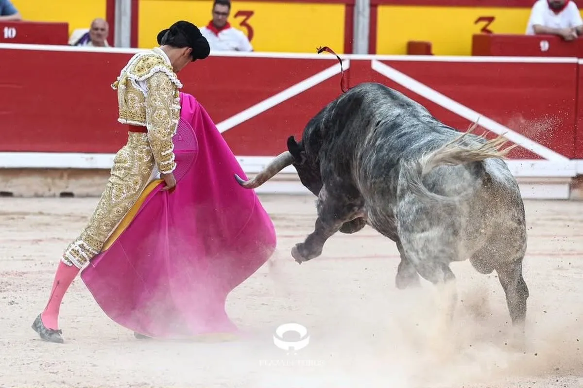 Foto 10 - FOTOS | Diosleguarde corta una oreja de peso en su debut en Pamplona