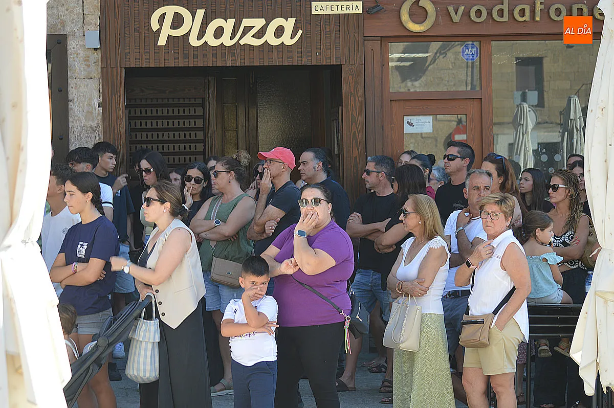 Foto 12 - Ciudad Rodrigo despide con emoci&oacute;n a Adri&aacute;n Ibarra Mart&iacute;n en un multitudinario minuto de silencio