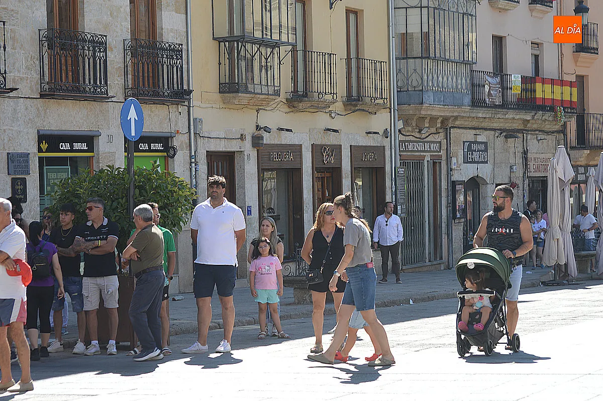 Foto 13 - Ciudad Rodrigo despide con emoci&oacute;n a Adri&aacute;n Ibarra Mart&iacute;n en un multitudinario minuto de silencio