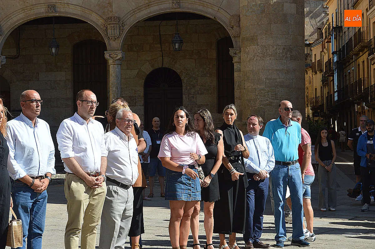 Foto 16 - Ciudad Rodrigo despide con emoci&oacute;n a Adri&aacute;n Ibarra Mart&iacute;n en un multitudinario minuto de silencio