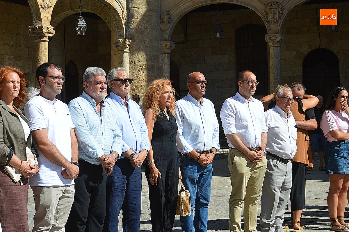 Foto 17 - Ciudad Rodrigo despide con emoci&oacute;n a Adri&aacute;n Ibarra Mart&iacute;n en un multitudinario minuto de silencio