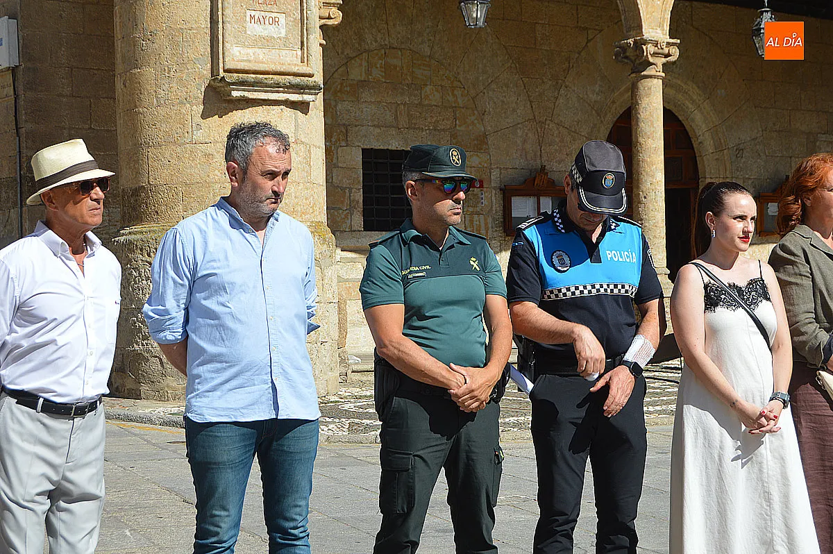 Foto 18 - Ciudad Rodrigo despide con emoci&oacute;n a Adri&aacute;n Ibarra Mart&iacute;n en un multitudinario minuto de silencio