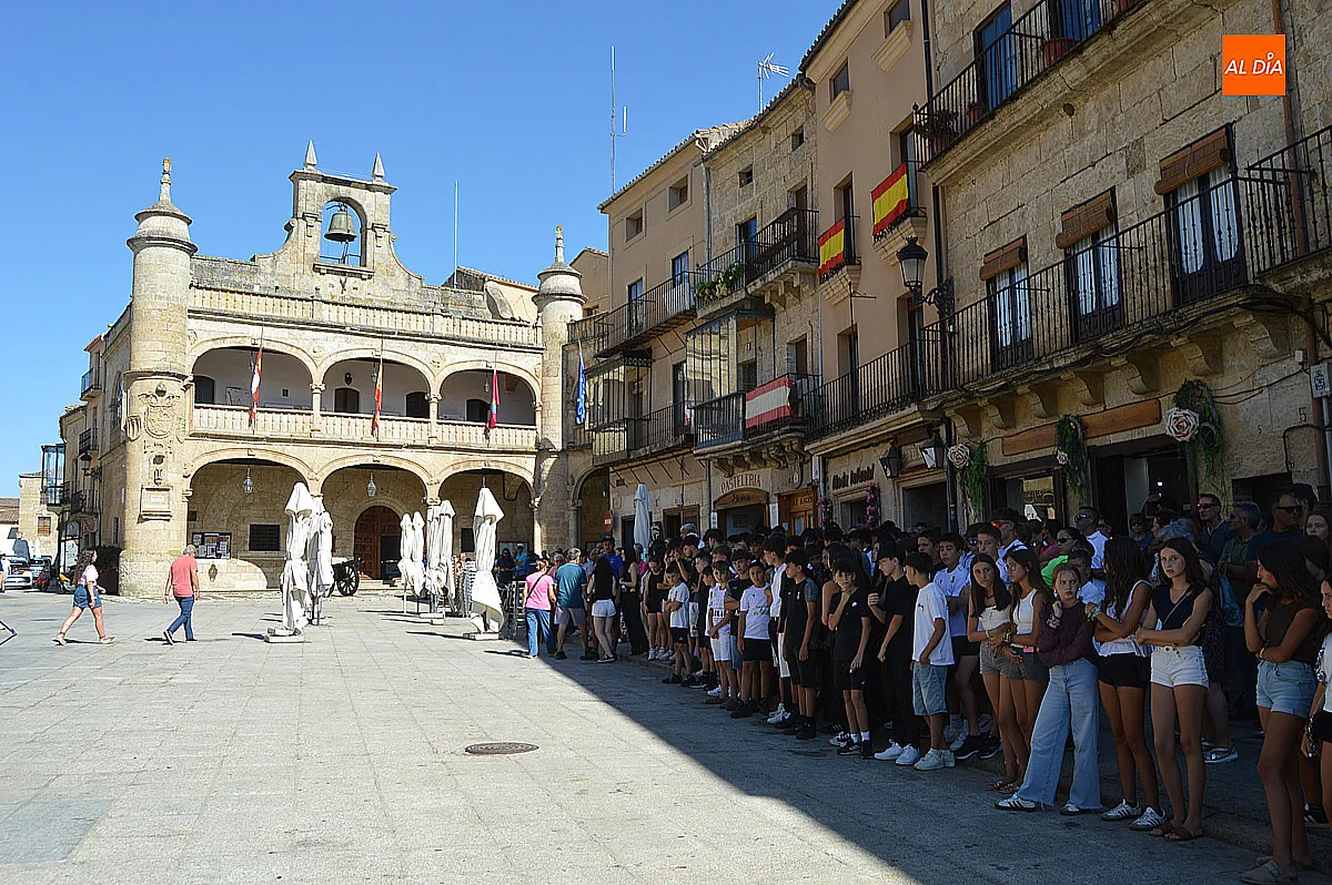 Foto 5 - Ciudad Rodrigo despide con emoci&oacute;n a Adri&aacute;n Ibarra Mart&iacute;n en un multitudinario minuto de silencio