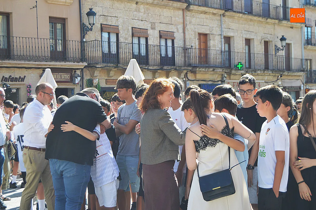 Foto 2 - Ciudad Rodrigo despide con emoci&oacute;n a Adri&aacute;n Ibarra Mart&iacute;n en un multitudinario minuto de silencio