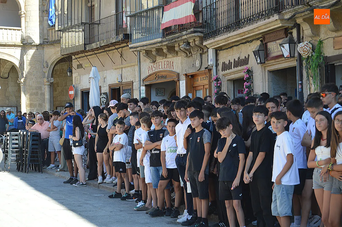 Foto 6 - Ciudad Rodrigo despide con emoci&oacute;n a Adri&aacute;n Ibarra Mart&iacute;n en un multitudinario minuto de silencio