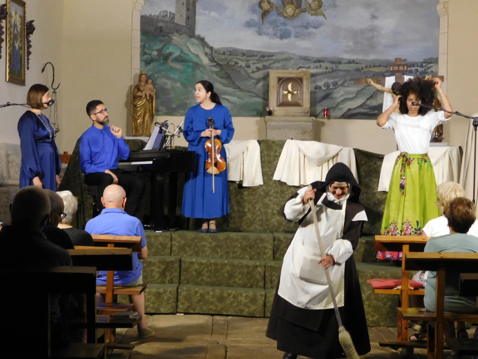 Foto 6 - De 'Los mozos de Monle&oacute;n' a San Juan de la Cruz: un pueblo donde la cultura nunca deja de cantar (Fotos)