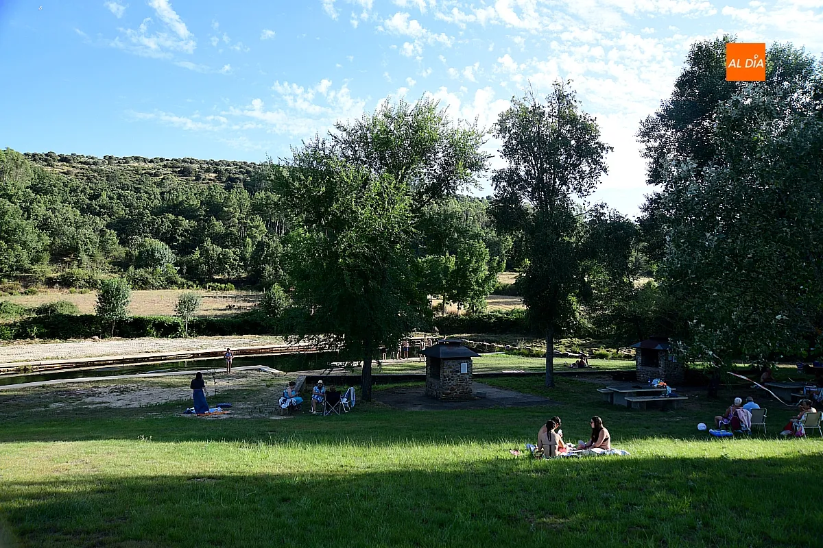 Piscina natural y chiringuito Serradilla del LLano