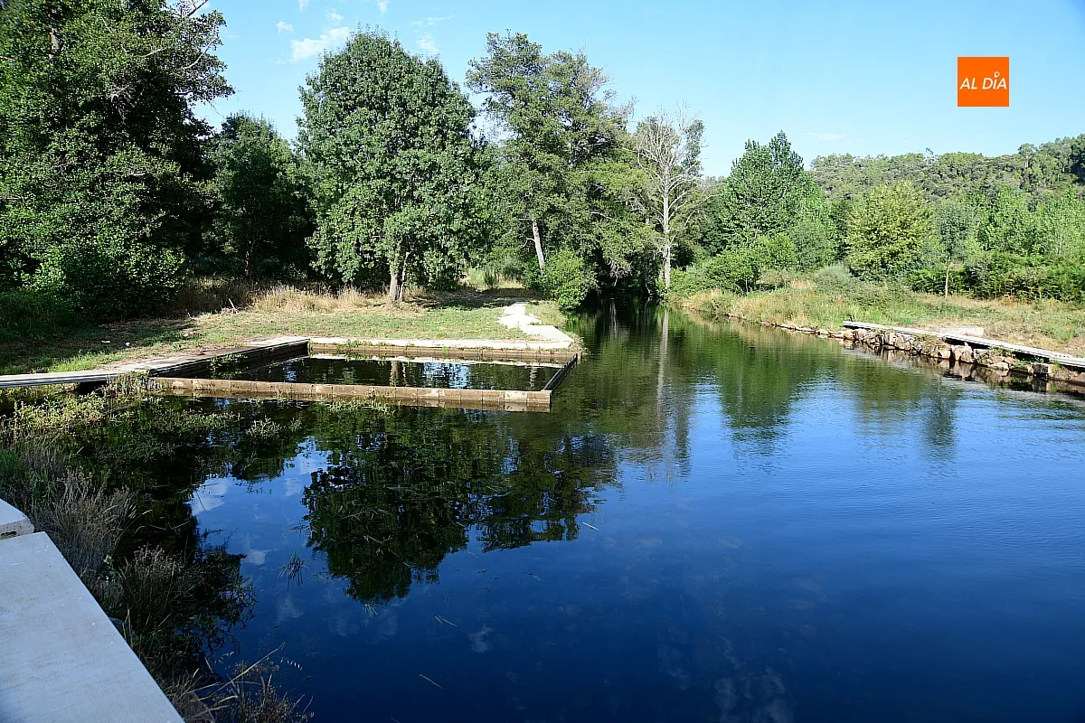 Piscina natural y chiringuito Serradilla del LLano