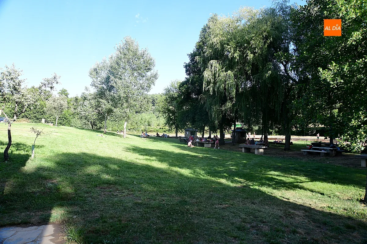 Piscina natural y chiringuito Serradilla del LLano
