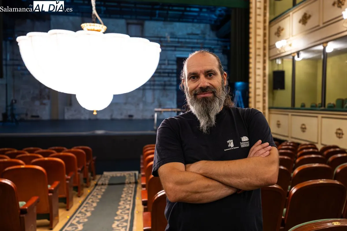 VÍDEO | Raúl Moro, responsable técnico del Teatro Liceo: Aprovechamos el verano para darle la vuelta por completo 