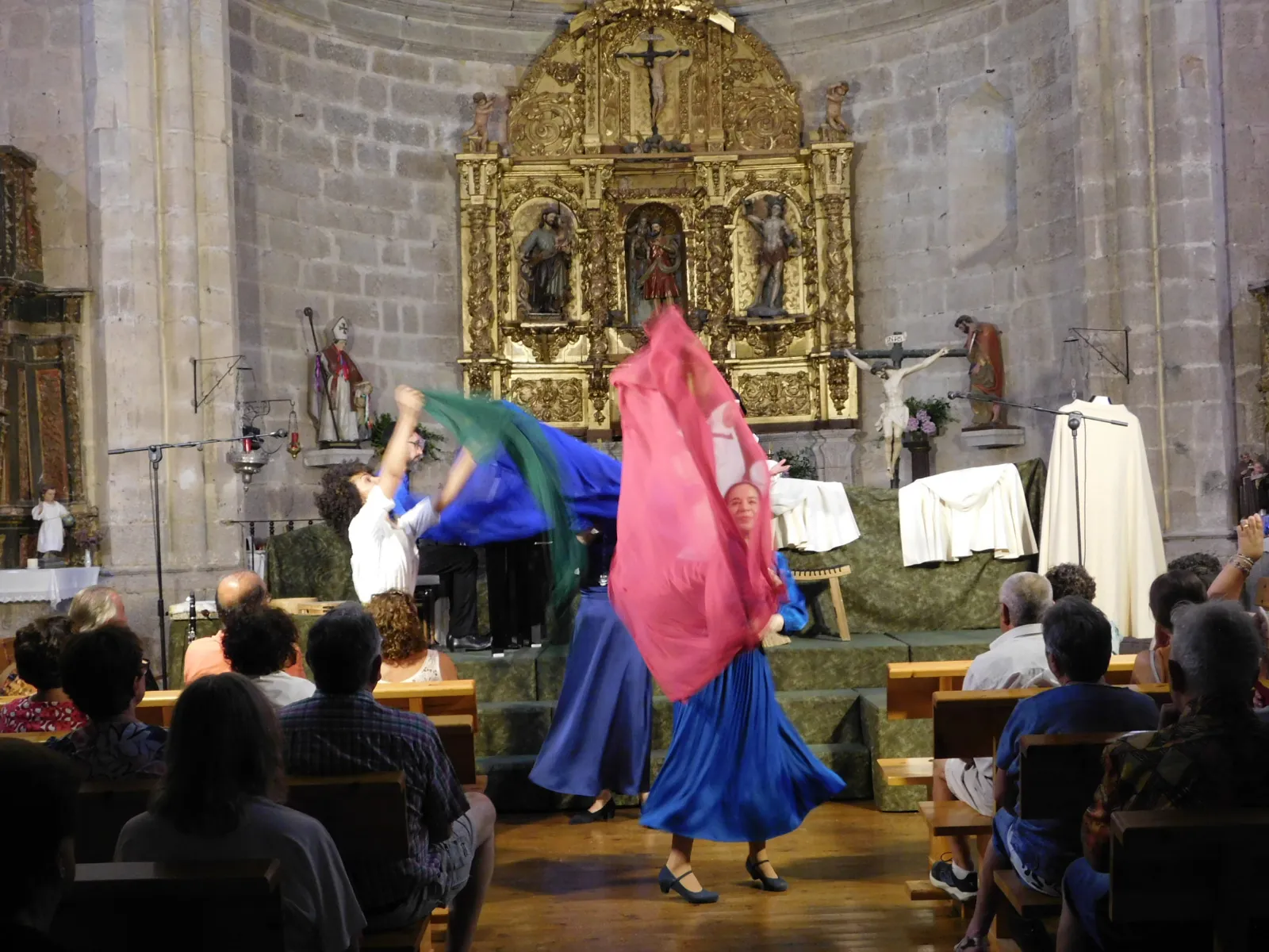 Foto 4 - La iglesia de Retortillo se transforma en escenario para revivir a San Juan de la Cruz
