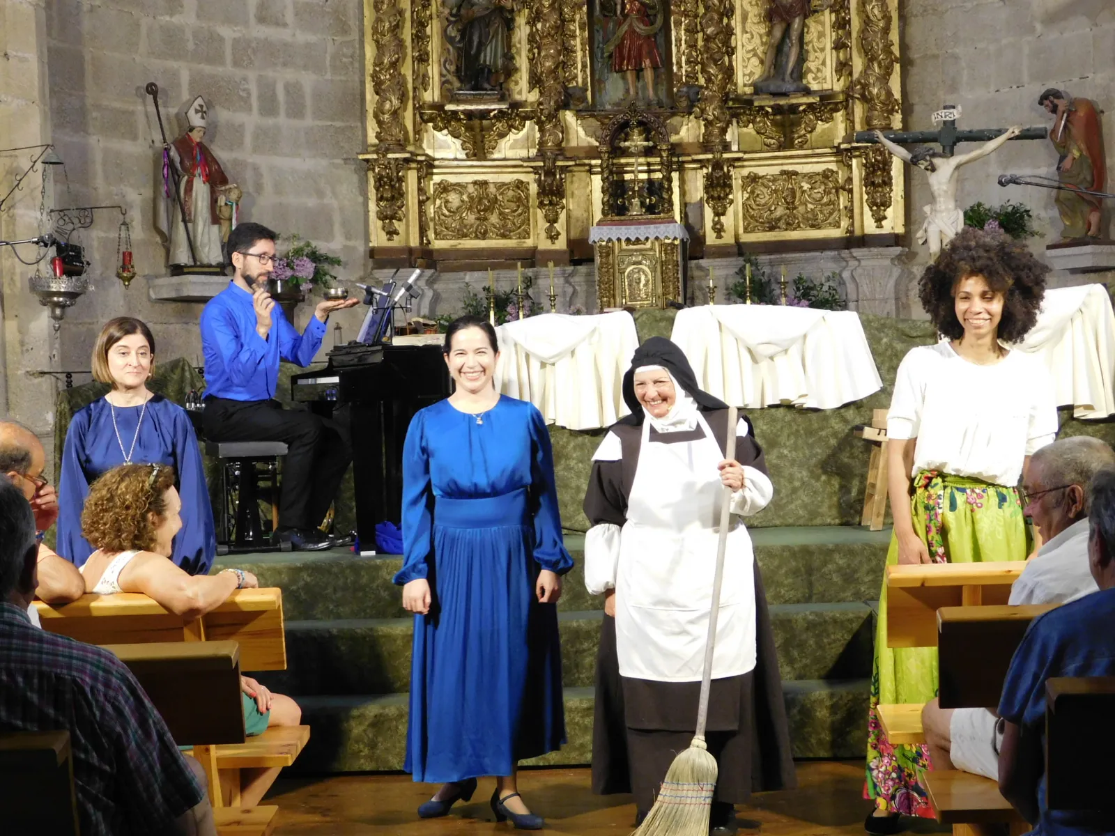 Foto 9 - La iglesia de Retortillo se transforma en escenario para revivir a San Juan de la Cruz
