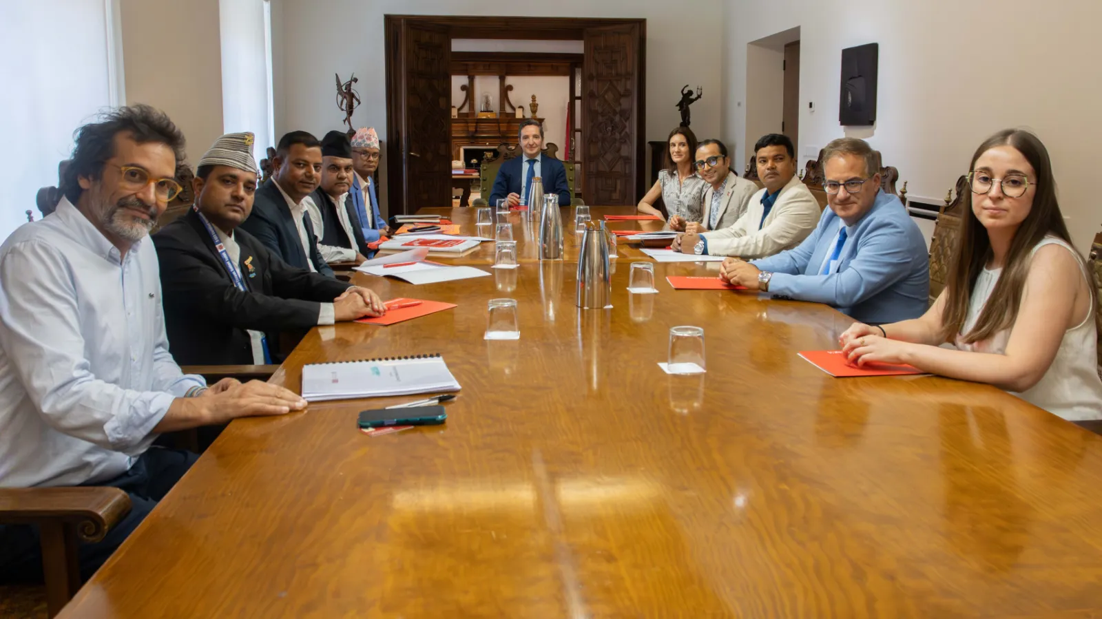 Foto 2 - El espa&ntilde;ol llegar&aacute; a las aulas de Nepal de la mano de la Universidad de Salamanca