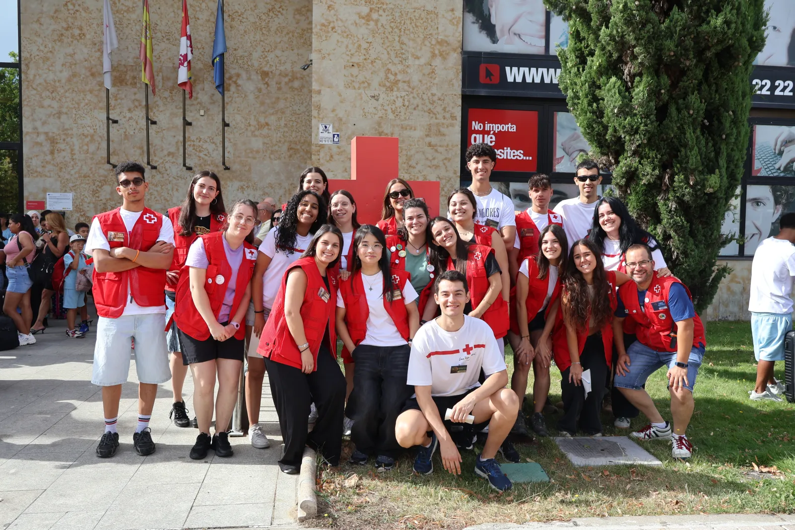 Foto 5 - FOTOS | Un centenar de menores salmantinos parten al campamento de Cruz Roja en Gredos