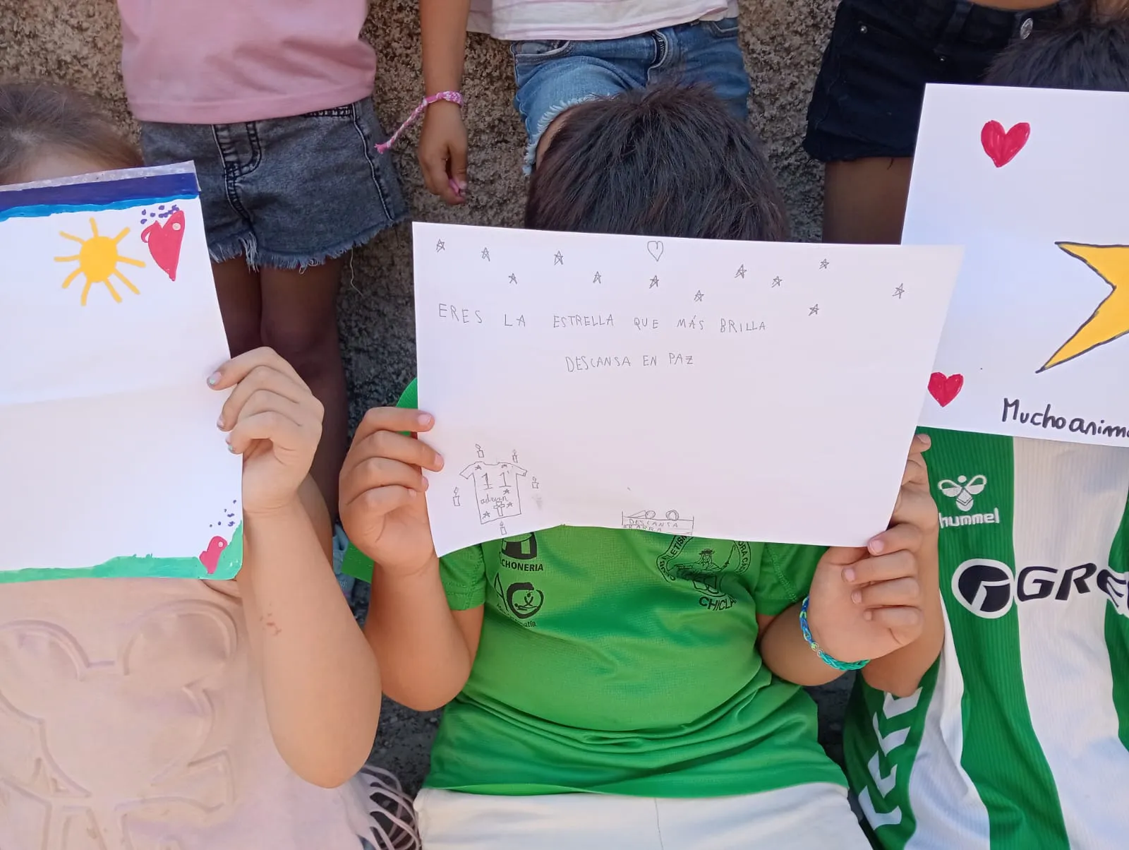 Foto 9 - Los ni&ntilde;os y ni&ntilde;as del Taller de Colores rinden un emotivo homenaje a Adri&aacute;n Ibarra
