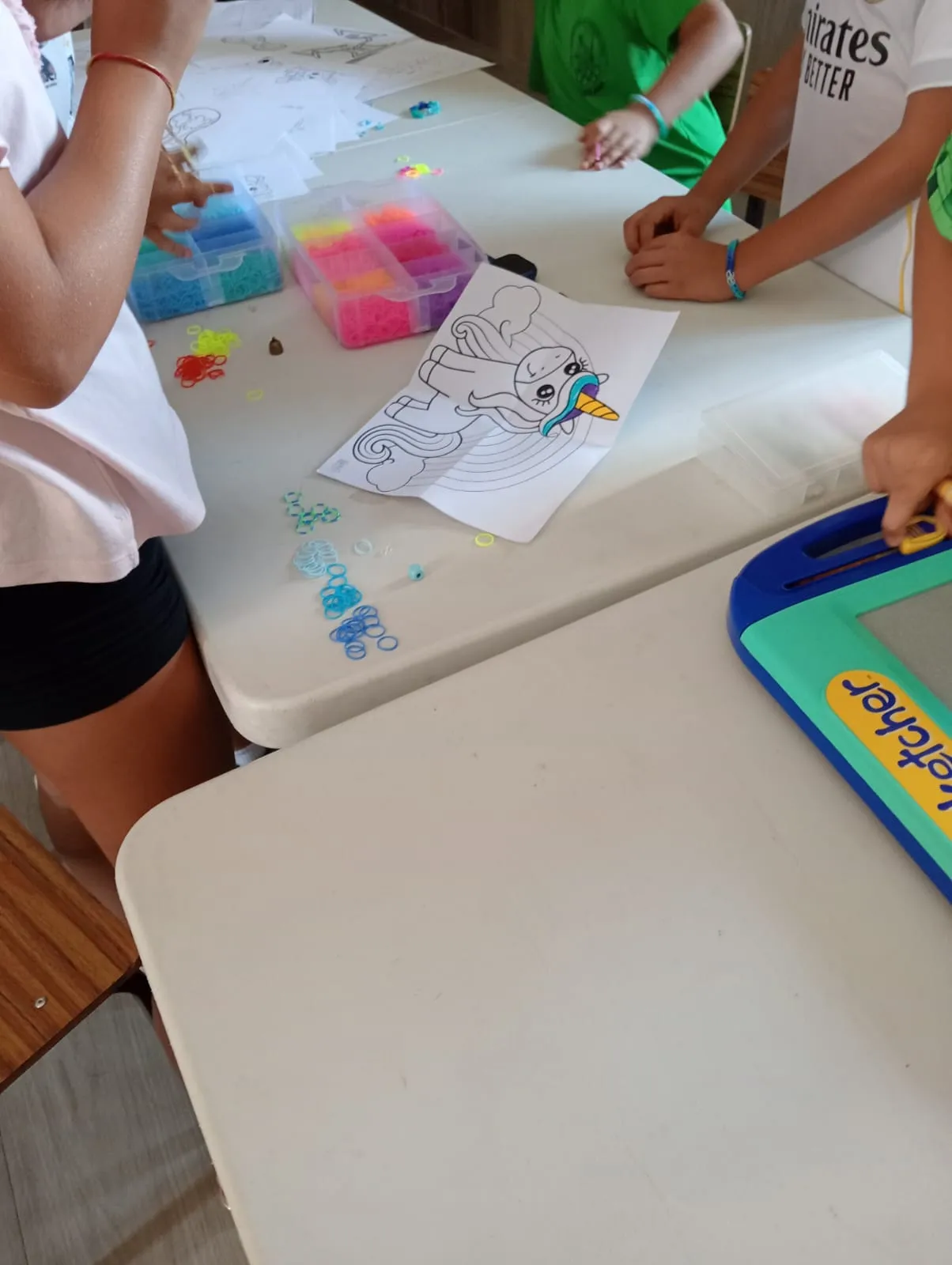 Foto 10 - Los ni&ntilde;os y ni&ntilde;as del Taller de Colores rinden un emotivo homenaje a Adri&aacute;n Ibarra