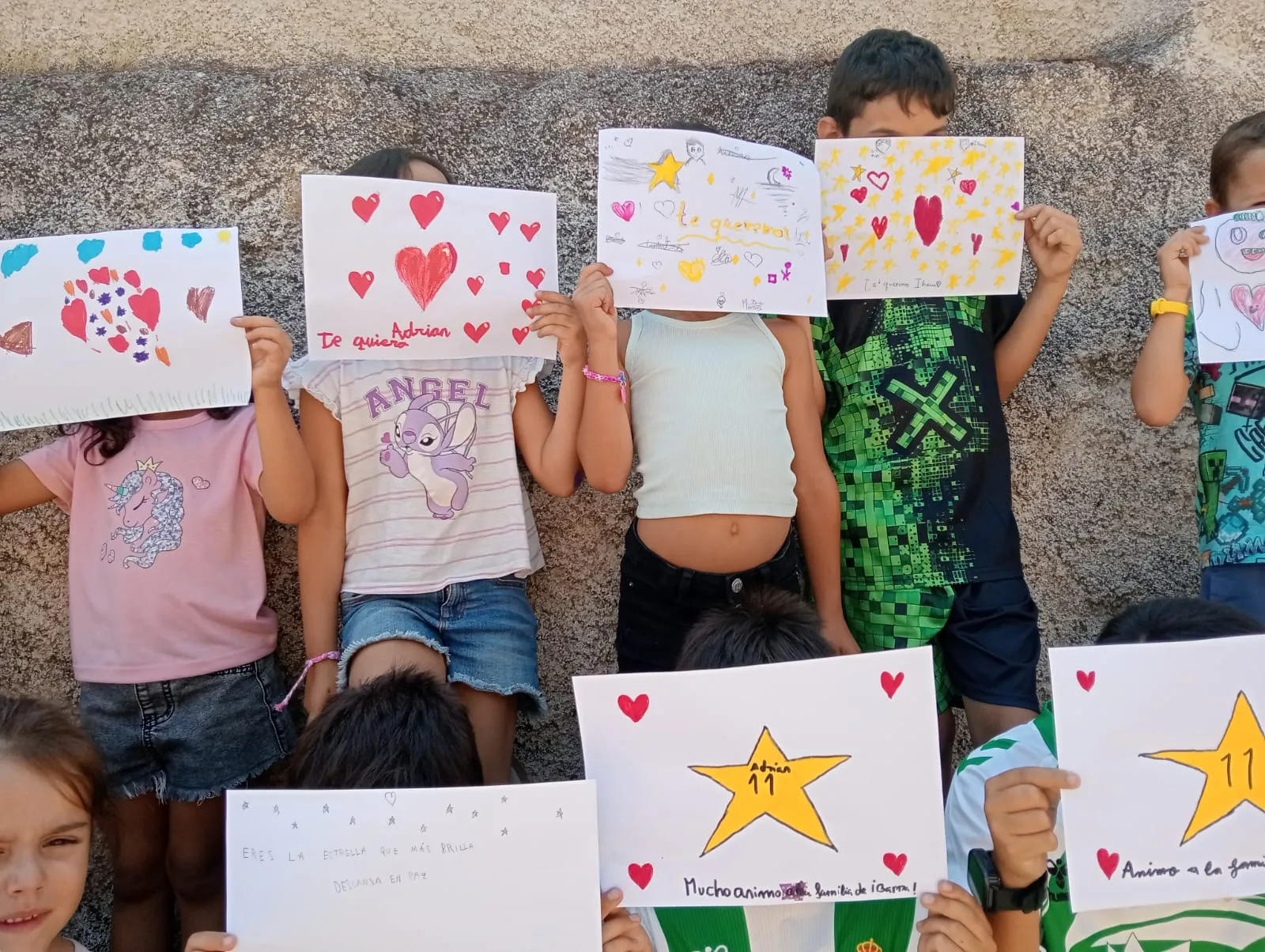 Foto 11 - Los ni&ntilde;os y ni&ntilde;as del Taller de Colores rinden un emotivo homenaje a Adri&aacute;n Ibarra