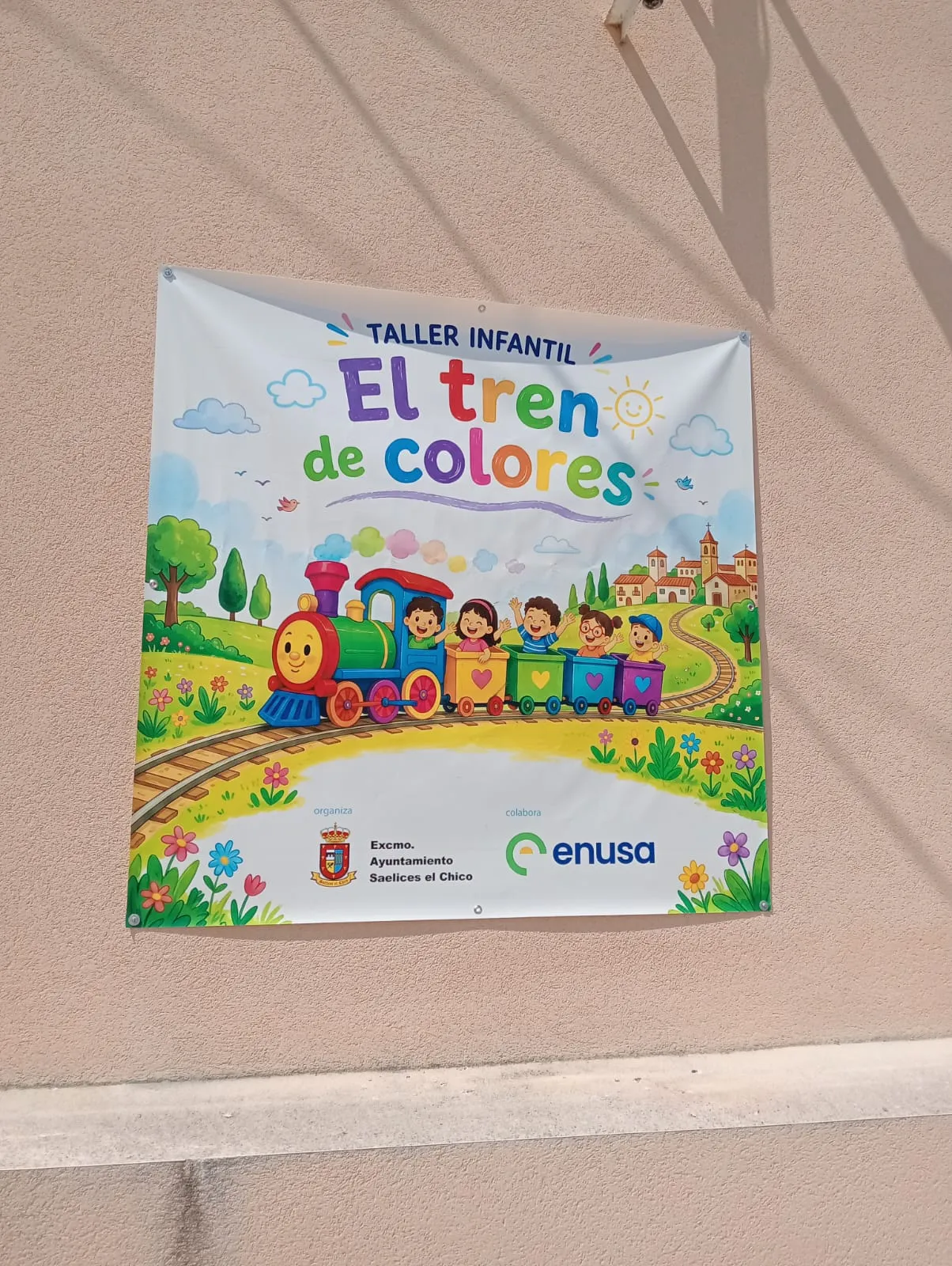 Foto 4 - Los ni&ntilde;os y ni&ntilde;as del Taller de Colores rinden un emotivo homenaje a Adri&aacute;n Ibarra