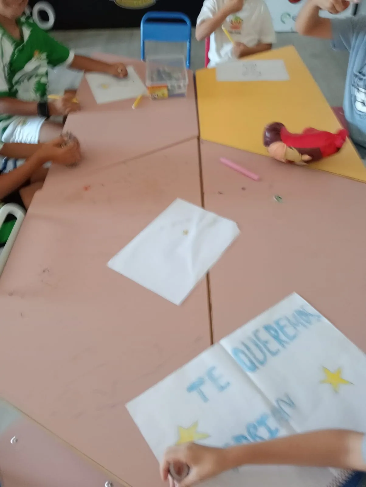 Foto 8 - Los ni&ntilde;os y ni&ntilde;as del Taller de Colores rinden un emotivo homenaje a Adri&aacute;n Ibarra