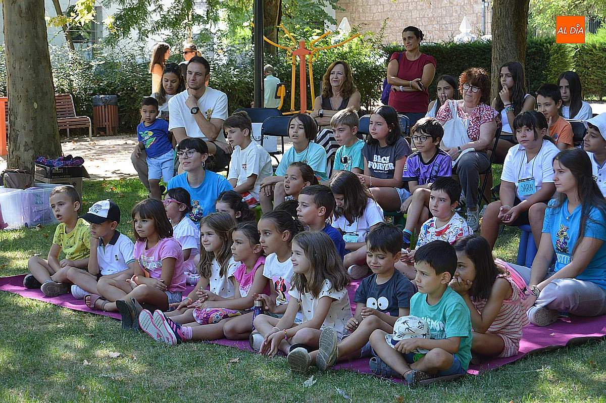 Foto 4 - La obra `Hambre de cuentos&acute; conquista al p&uacute;blico infantil del Campamento Urbano del Parque de La Florida.