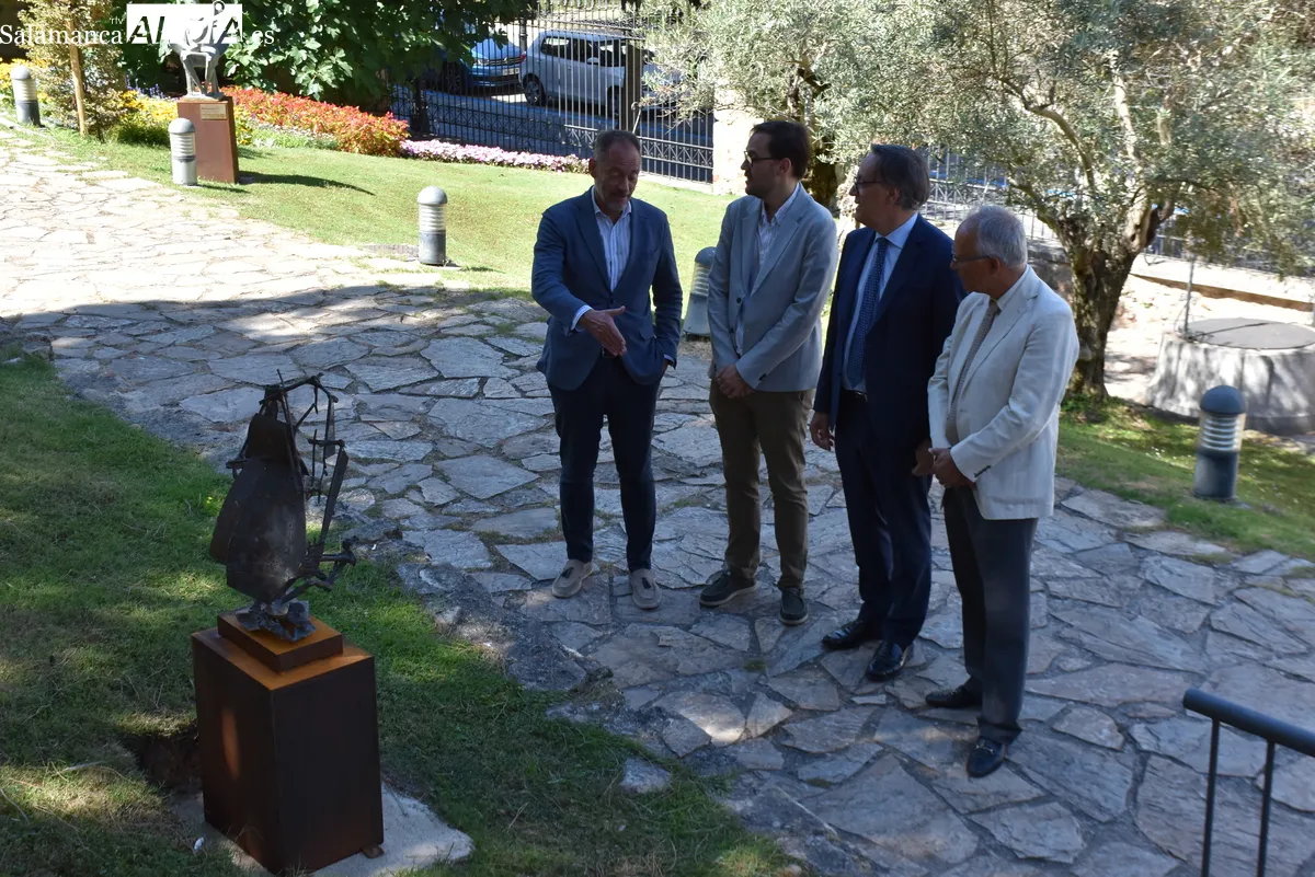 'Atravesando ecos' descubre la relación entre la música y la escultura de Venancio Blanco en Salamanca. Fotos de Miguel González