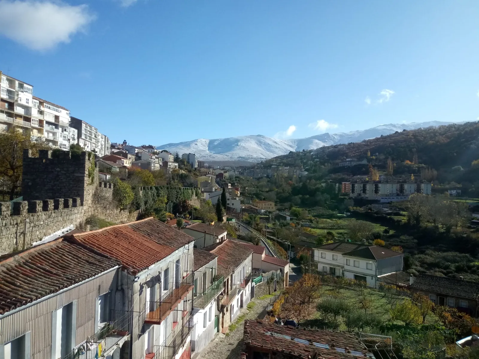 Foto 3 - El deterioro de la muralla de B&eacute;jar llega a las Cortes por el retraso de las obras